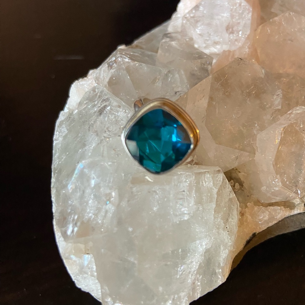 Blue Topaz Quartz Ring in 925 Sterling Silver.